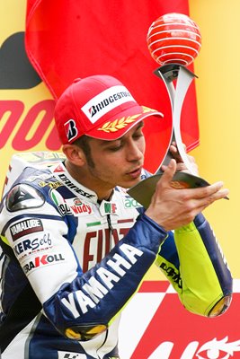 Rossi wins MotoGP of France 2008