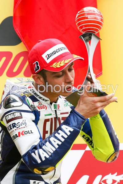 Rossi wins MotoGP of France 2008