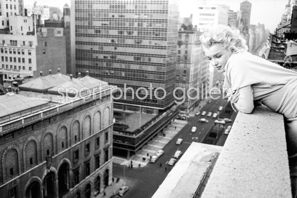 Marilyn Monroe iconic balcony view