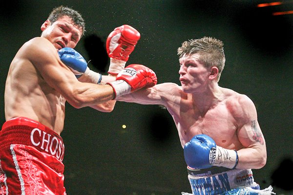 Ricky Hatton lands v Juan Lazcano