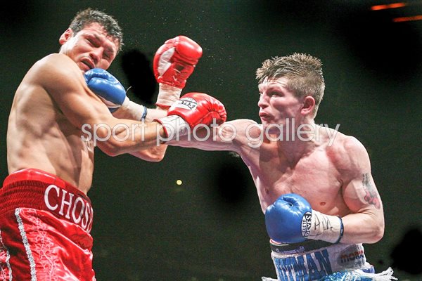 Ricky Hatton lands v Juan Lazcano