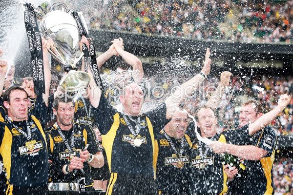 Lawrence Dallaglio lifts 2008 Premiership trophy