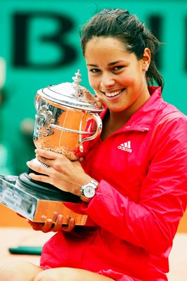 Ana Ivanovic with French Open 2008 trophy