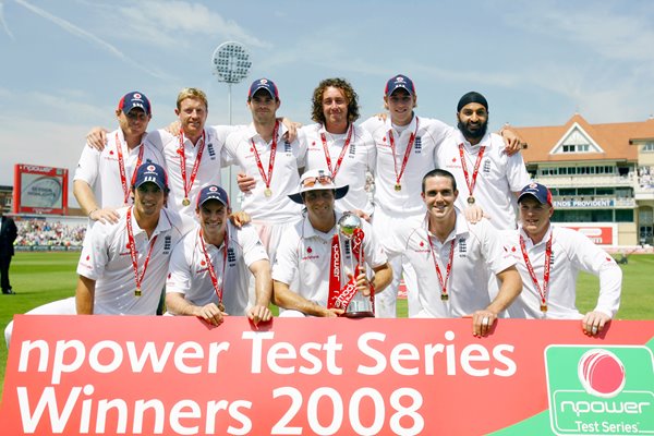 England celebrate series win v New Zealand 2008