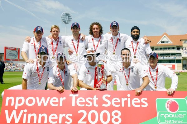 England celebrate series win v New Zealand 2008