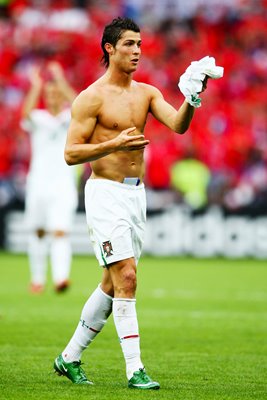 Cristiano Ronaldo swaps shirts Euro 2008