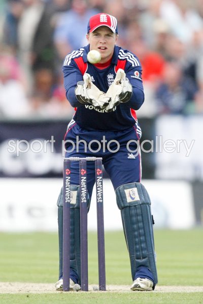 Tim Ambrose ODI wiccket-keeping action 
