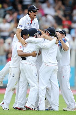 Cook and England celebrate becoming World #1