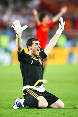 Casillas celebrates Euro 2008 victory