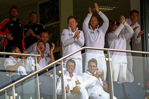 England celebrate becoming #1 v India 2011