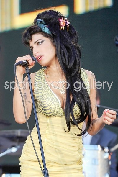 Amy Winehouse performs on stage
