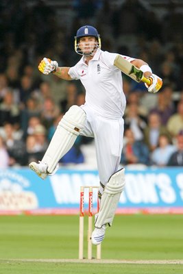 Kevin Pietersen celebrates Century v South Africa