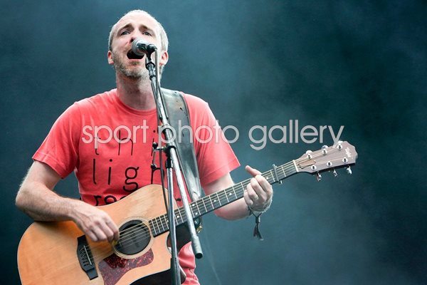 Travis - Fran Healy onstage