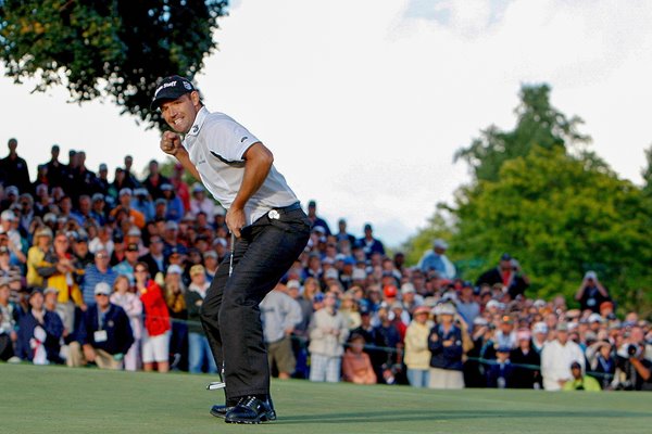 Padraig Harrington holes winning putt