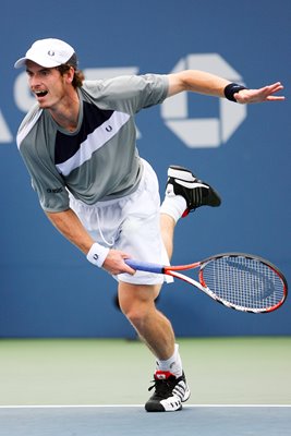 Andy Murray powers towards the final