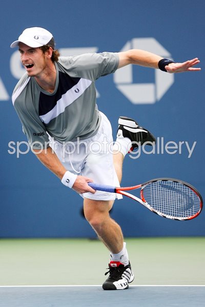 Andy Murray powers towards the final