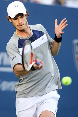 Andy Murray focuses on his forehand