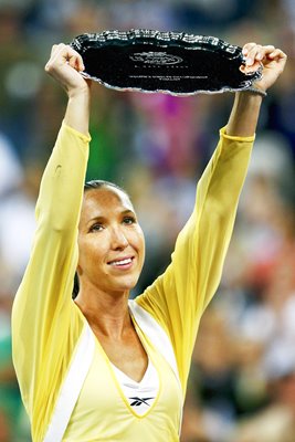 Jelena Jankovic raises US Open 2008 Runners Up trophy