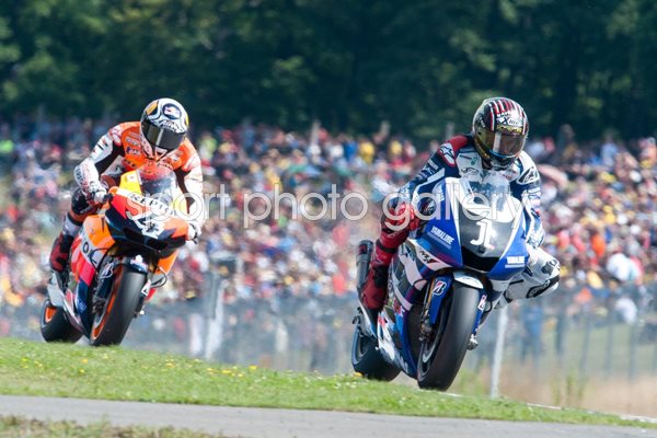 Jorge Lorenzo leads Dovizioso Czech GP 2011
