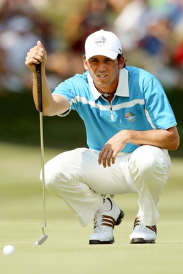 Sergio lines up a putt at Valhalla - 2008 Ryder Cup 