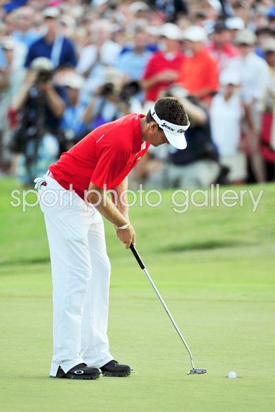 Keegan Bradley holes to win USPGA 2011