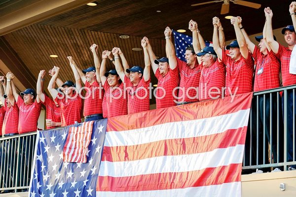 2008 - Azinger & USA team wave to crowd at Valhalla