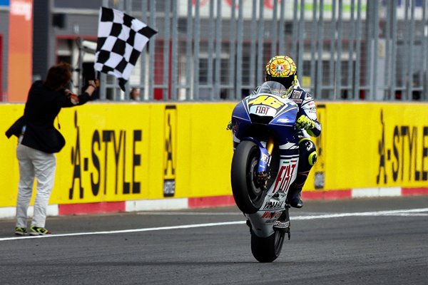 2008 Rossi wins in Japan to clinch 8th World Title