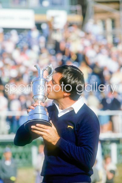 Seve kisses Clartet Jug St Andrews 1984