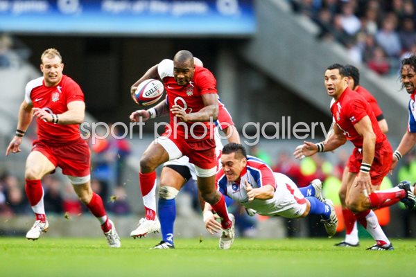 Ugo Monye breaks clear