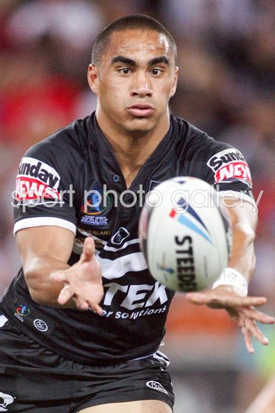 Thomas Leuluai of New Zealand