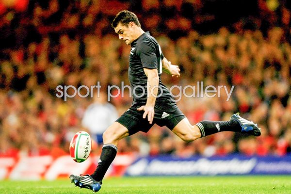 Dan Carter in action v Wales 2008