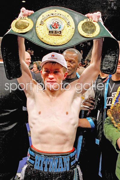 Ricky Hatton holds title belt aloft in Las Vegas 2008