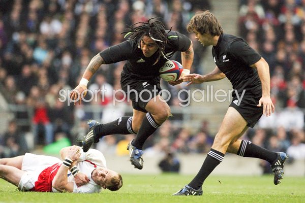 Ma'a Nonu breaks v England Twickenham 2008