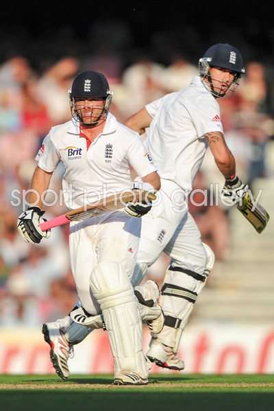 Ian Bell Kevin Pietersen Oval 2011