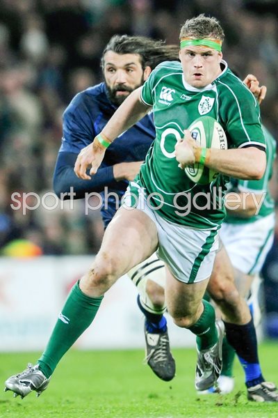Jamie Heaslip breaks for Ireland v France 2009