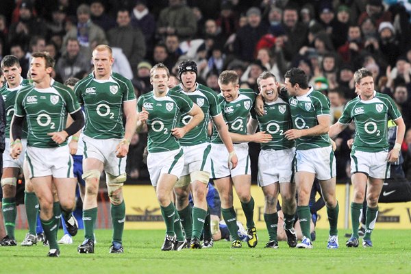 Gordon D'Arcy and Ireland celebrate try v France 