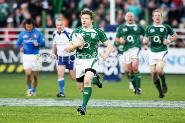 O'Driscoll scores v Italy 6 Nations 2009