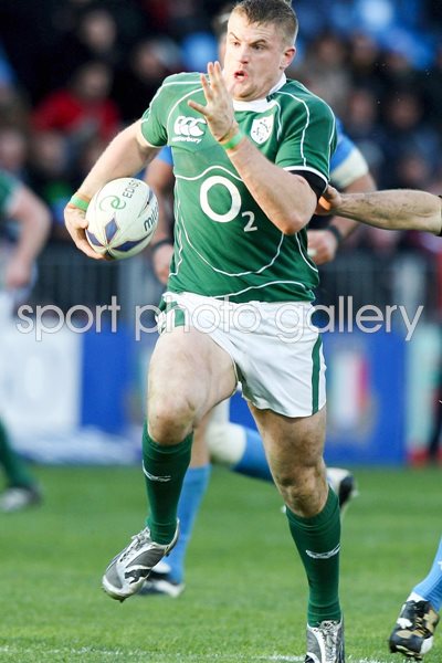 Jamie Heaslip sprints away from Italy 2009