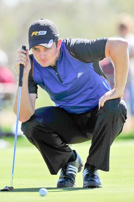 Justin Rose lines up a putt Arizona 2009