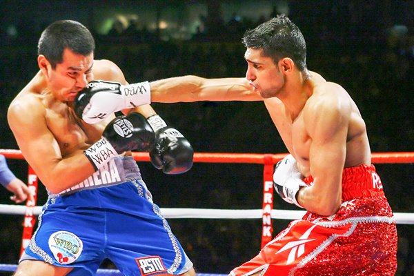 Amir Khan lands v Marc Antonio Barrera 2009