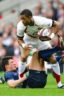 Delon Armitage looks for support v France 2009