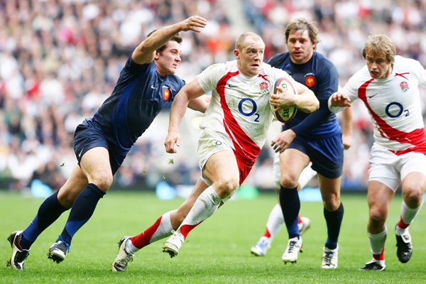 Mike Tindall breaks for England v France 2009