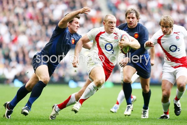 Mike Tindall breaks for England v France 2009