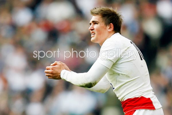 Toby Flood takes aim v Scotland 2009