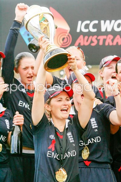 Charlotte Edwards lifts Women's World Cup for England 
