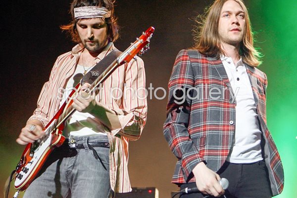 Kasabian live - Tom Meighan & Serge Pizzorno