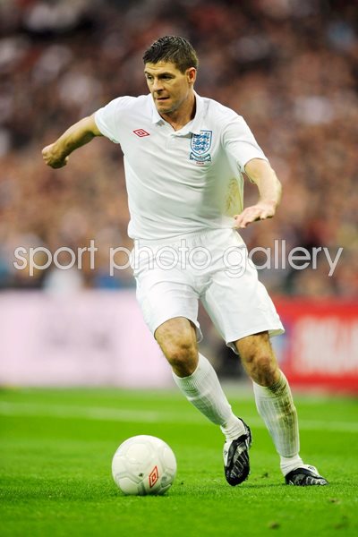 Steven Gerrard on the ball v Slovakia Wembley 2009