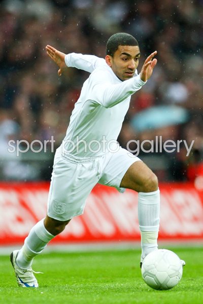 Aaron Lennon classic attacking run v Slovakia Wembley 2009
