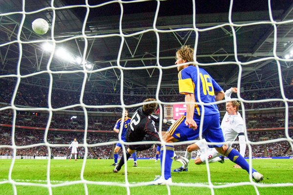 Peter Crouch scores v Ukraine