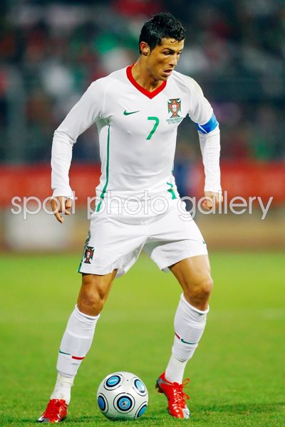 Ronaldo on the ball for Portugal 2009